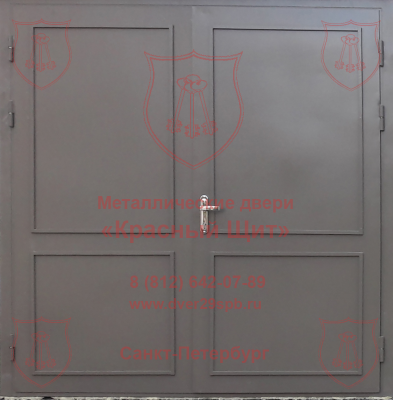 Двухстворчатые двери с металлической филенкой